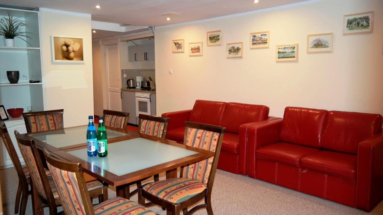 Four-Bedroom Apartment with Main Market Square View