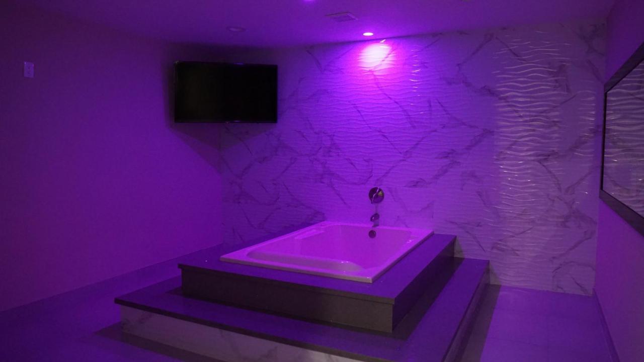 King Suite Spa Bath