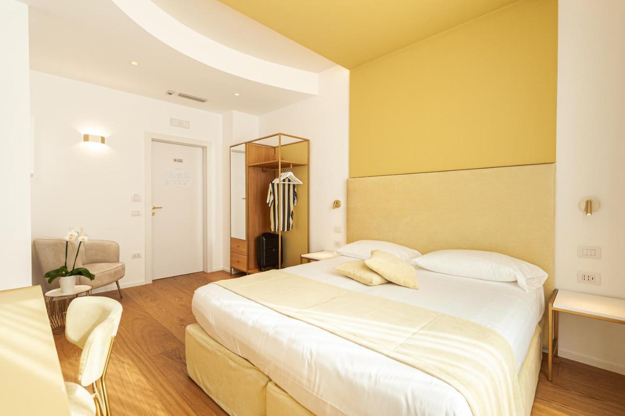 Deluxe Double Room Side Sea View