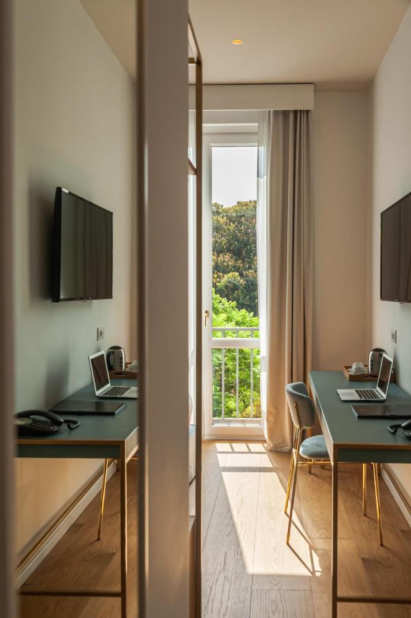 Deluxe Double Room Side Sea View