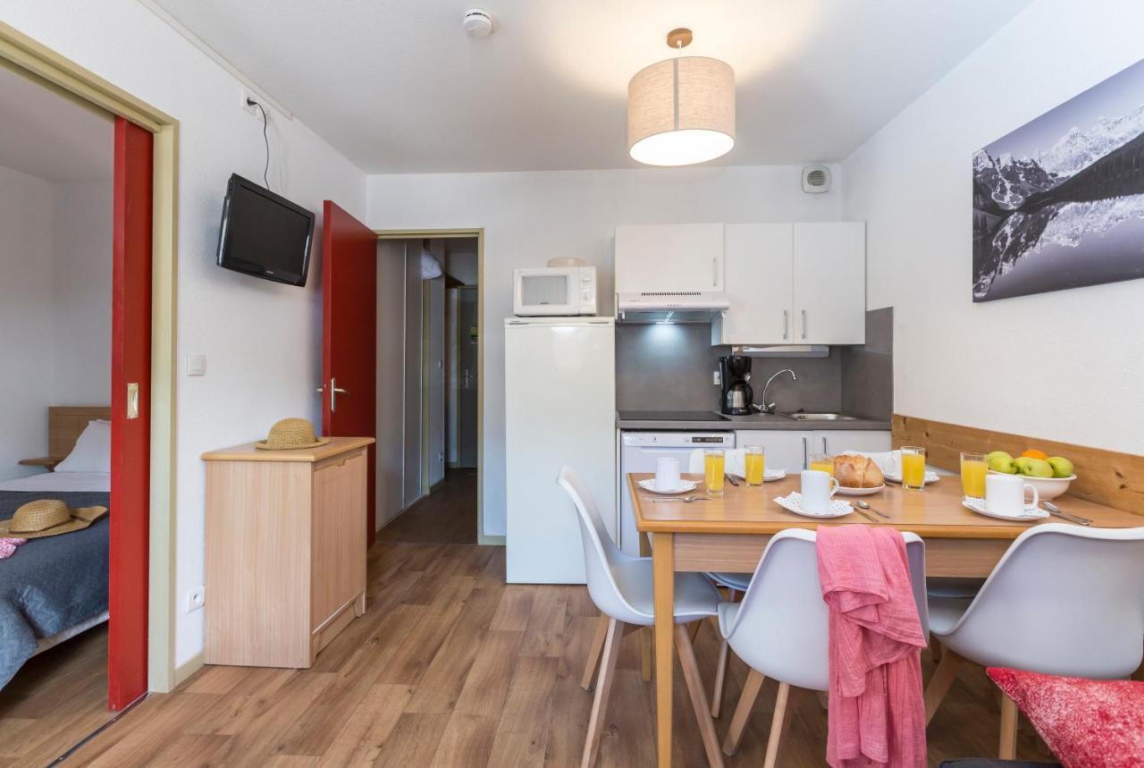 2-Room Apartment 5 or