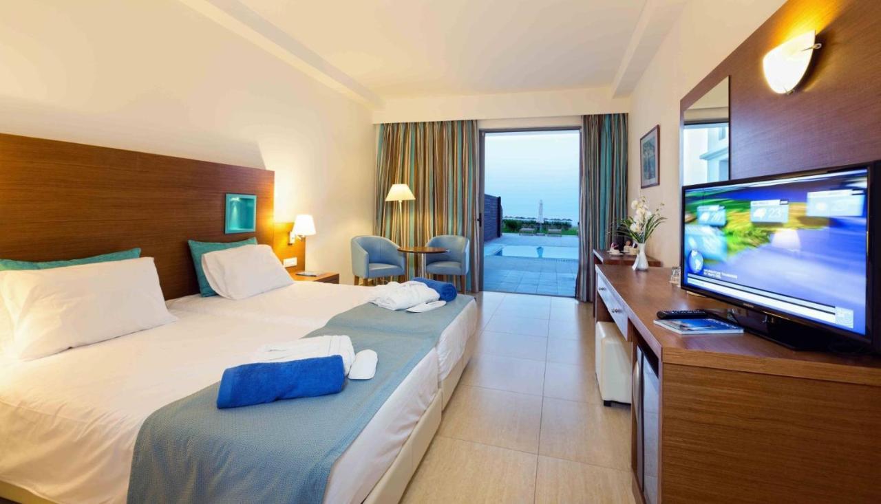 Junior Suite Sea View Shared Pool