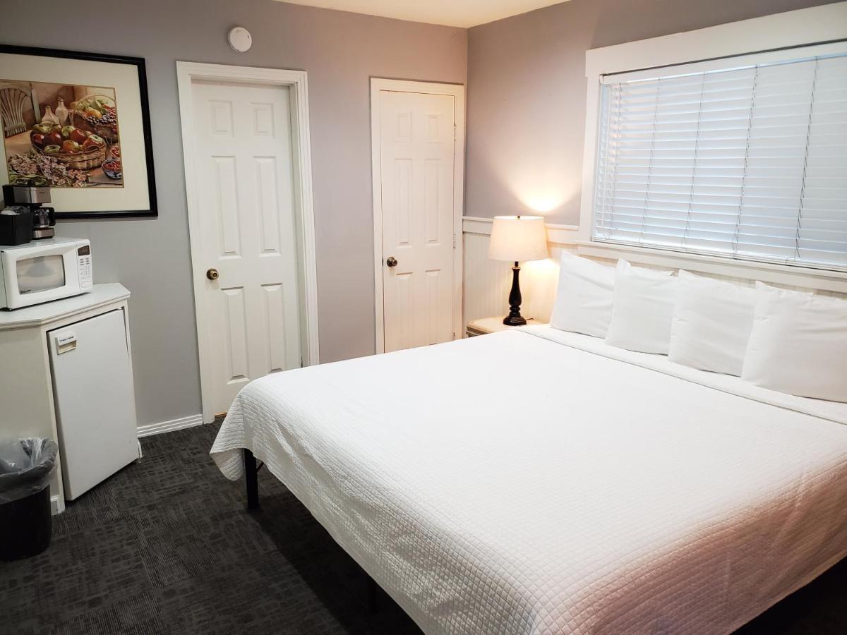 1 King Bed Non Smoking