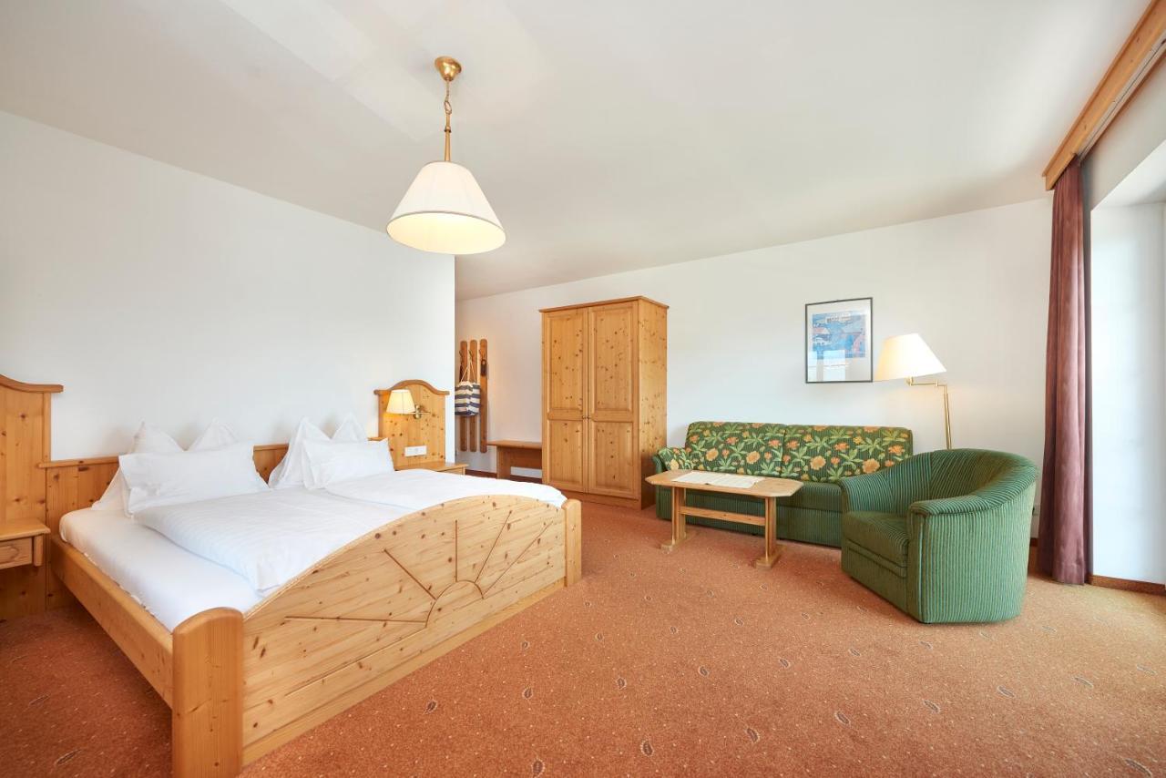 Doppelzimmer Alpin mit Balkon und Seeblick