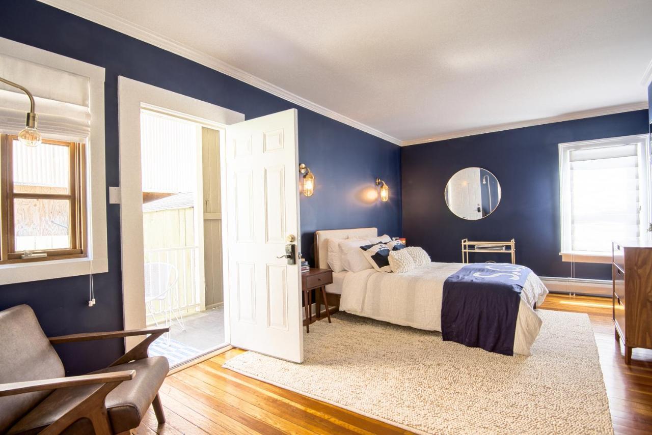 Deluxe Queen Suite