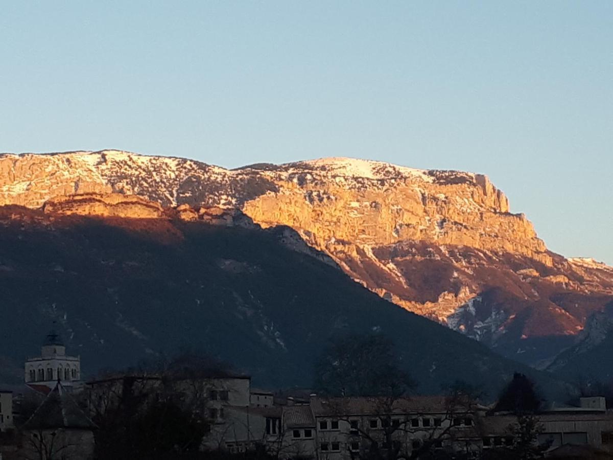 Tent,1411210631:JPEG