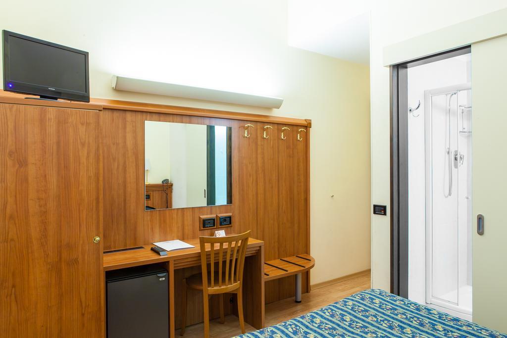 Single Room,938269363:JPEG