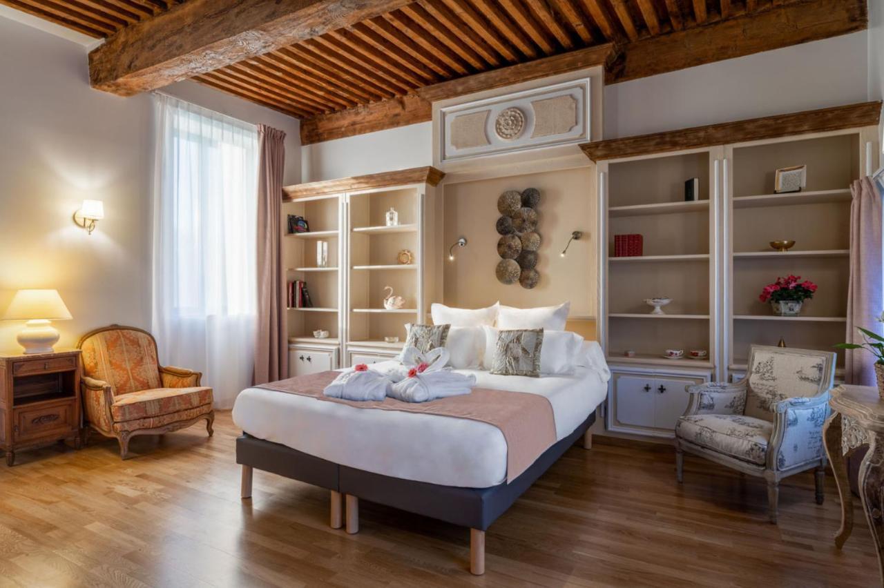 Deluxe Double Room Bath