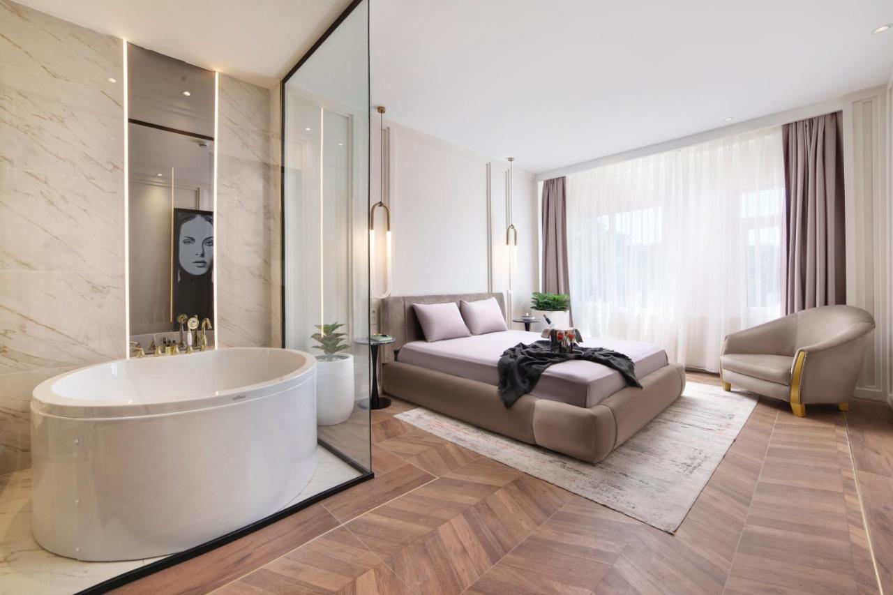 King Suite Turkish Hammam Bath Tub