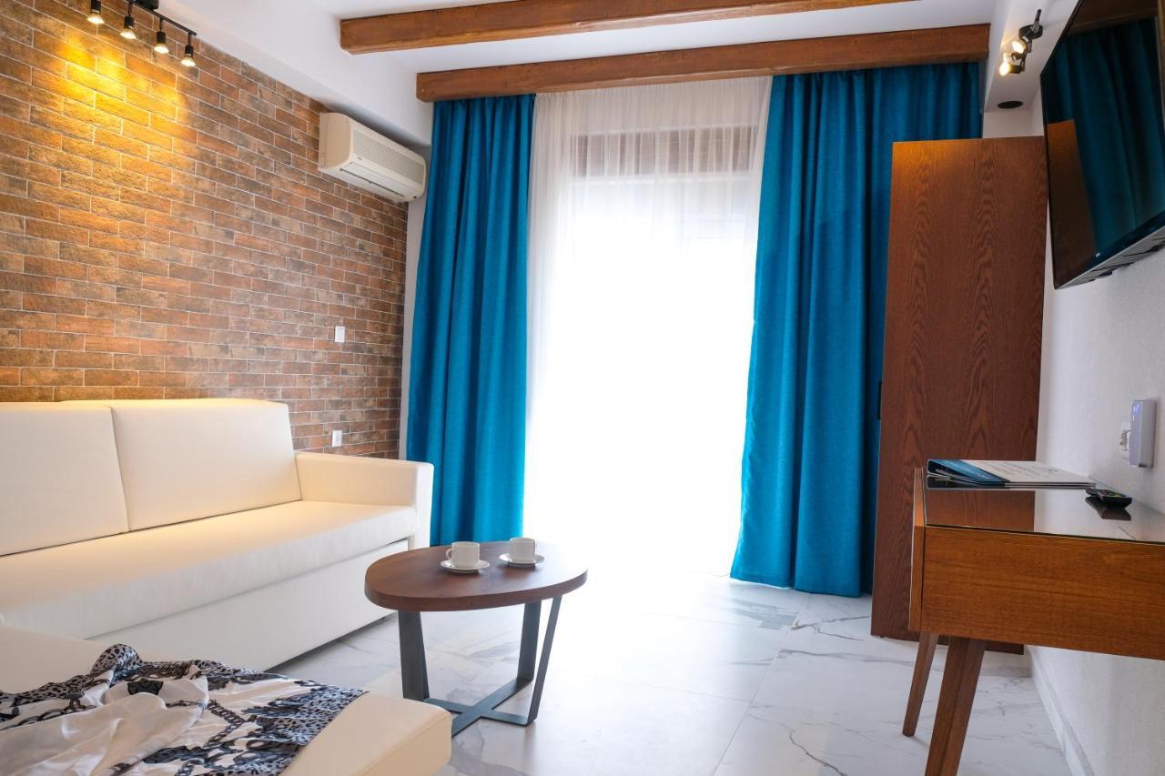 Suite with Pool View