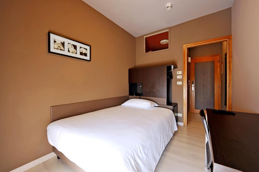 Basic Single Room with Balcony