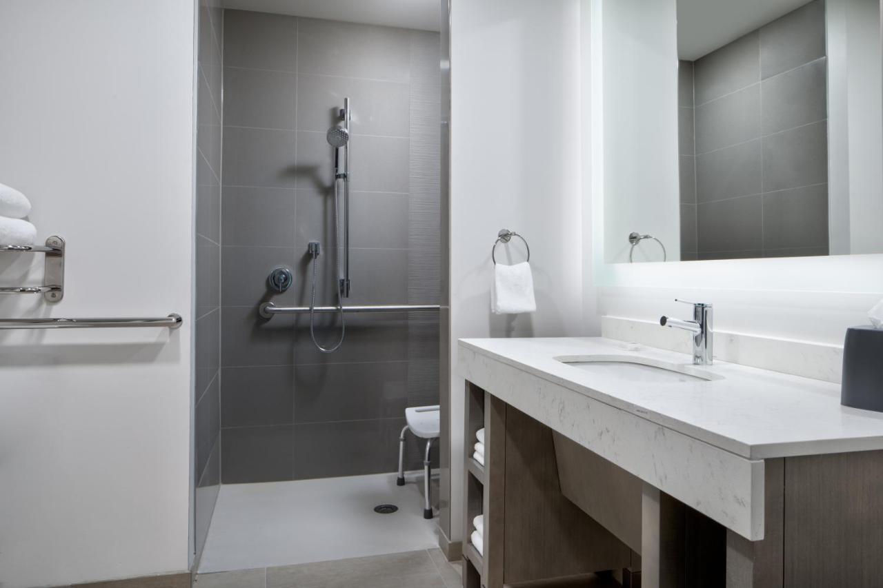 Den King Room Roll Shower Disability Access