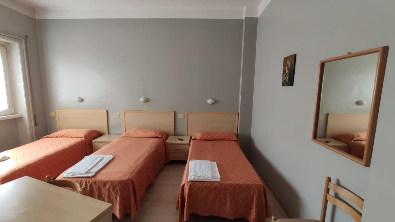 Chambre Triple avec Salle de Bains Privative