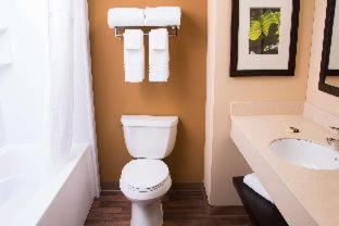 Queen studio 1 Queen Bed Disability Access or Non-Smoking