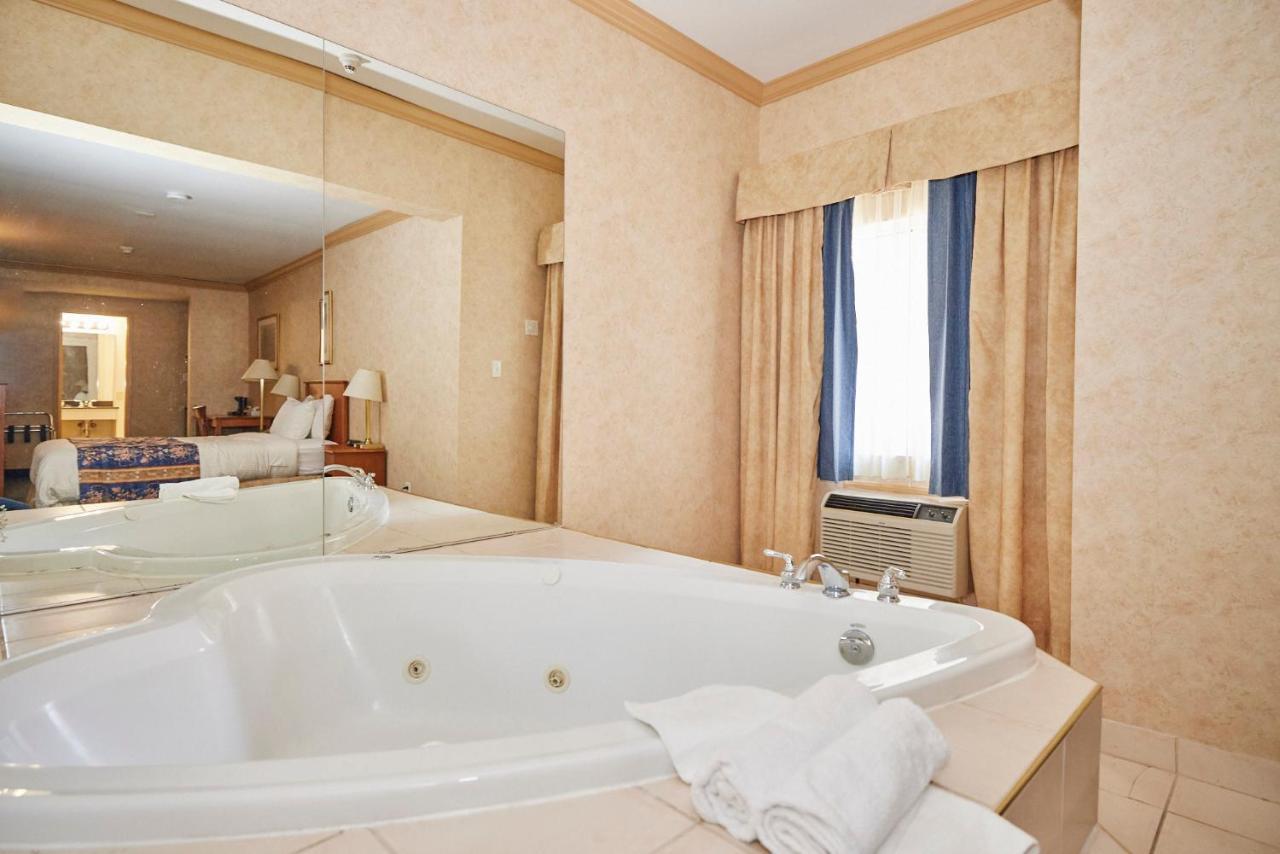 Queen Room with Spa Bath