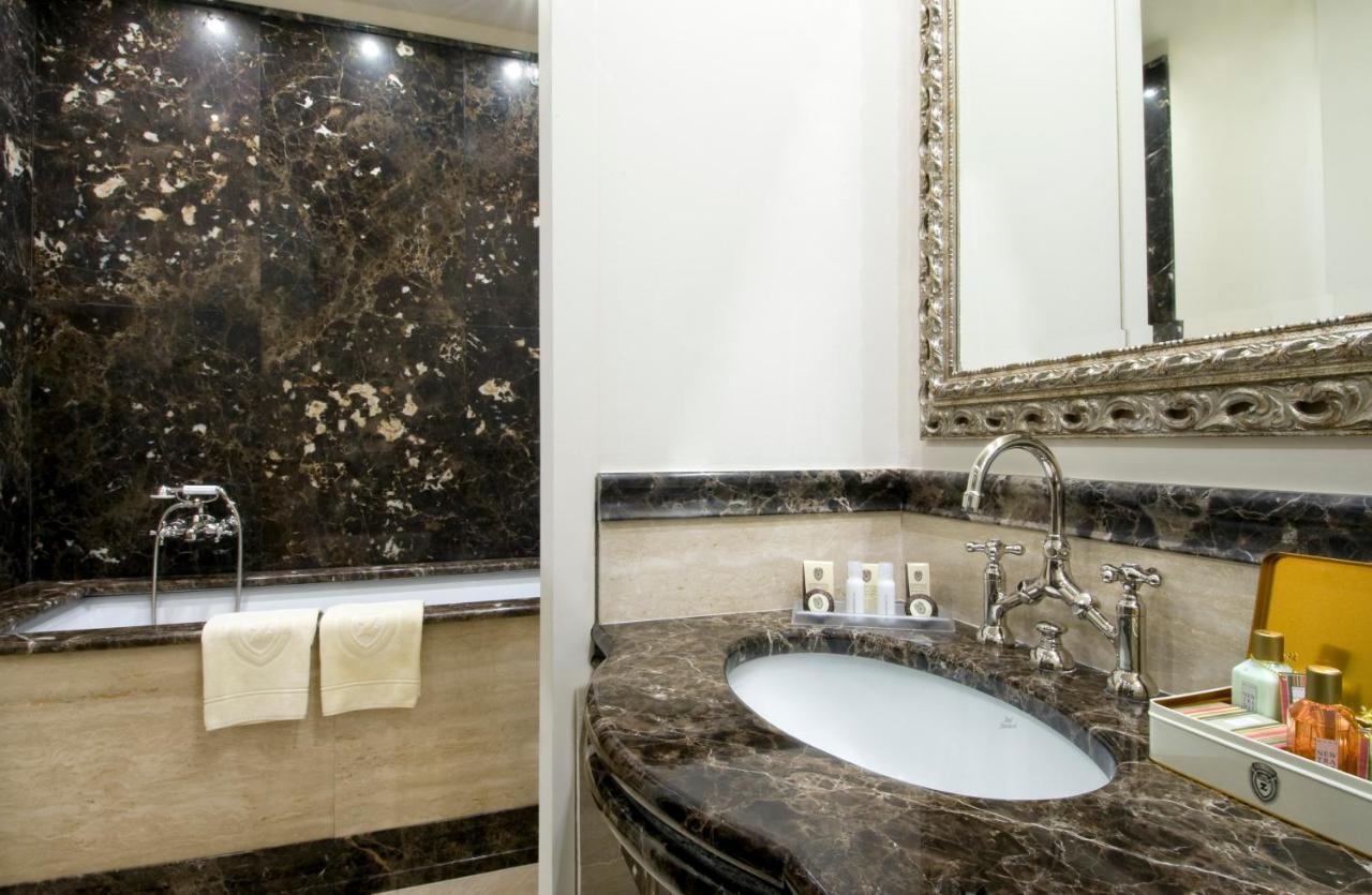 Junior Suite with Lake View