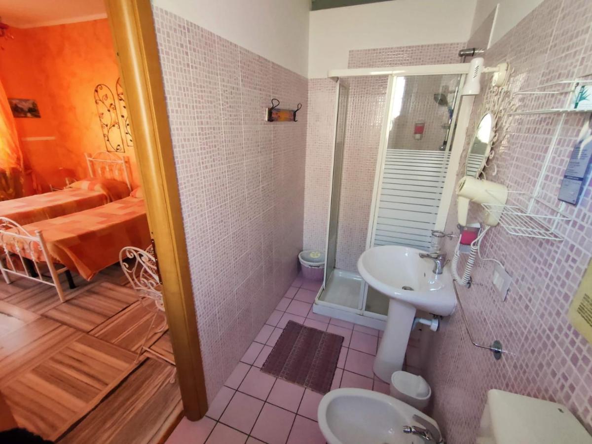 Double or Twin Room Private Bathroom