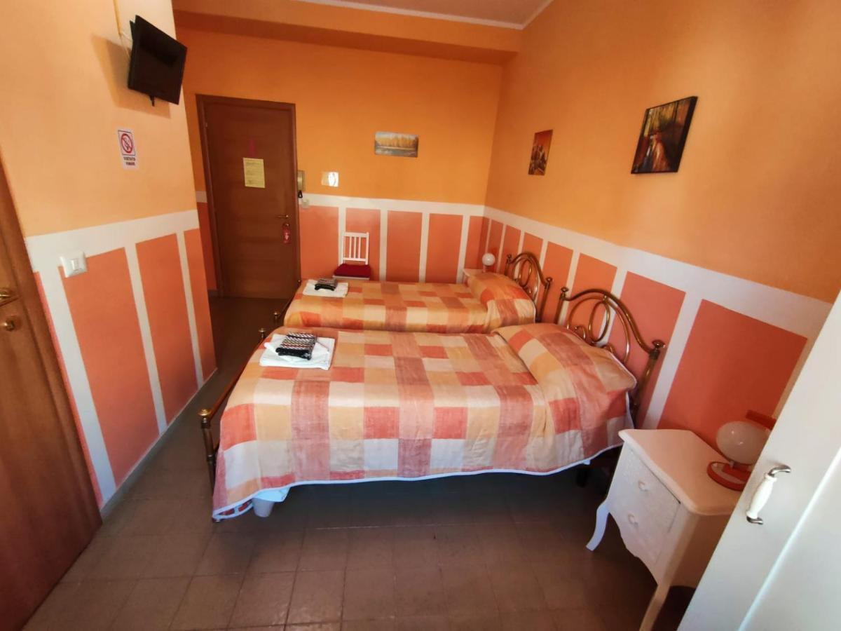 Double or Twin Room Private Bathroom