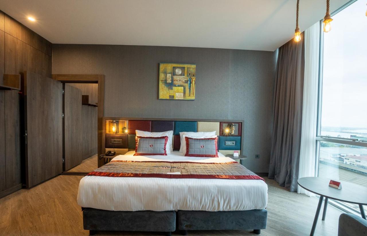 Double Room City View Mobility Accessible or Non-Smoking