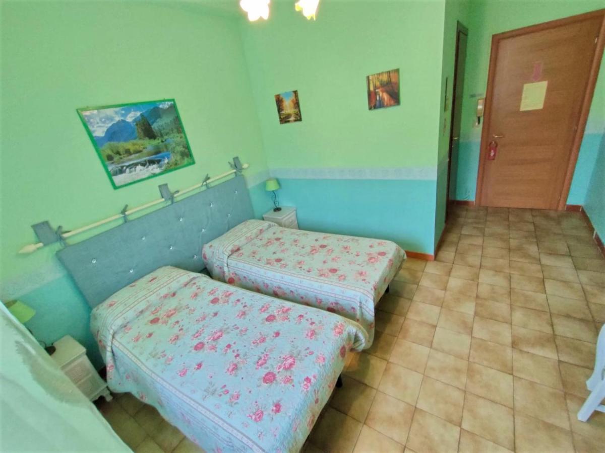 Double or Twin Room Private Bathroom