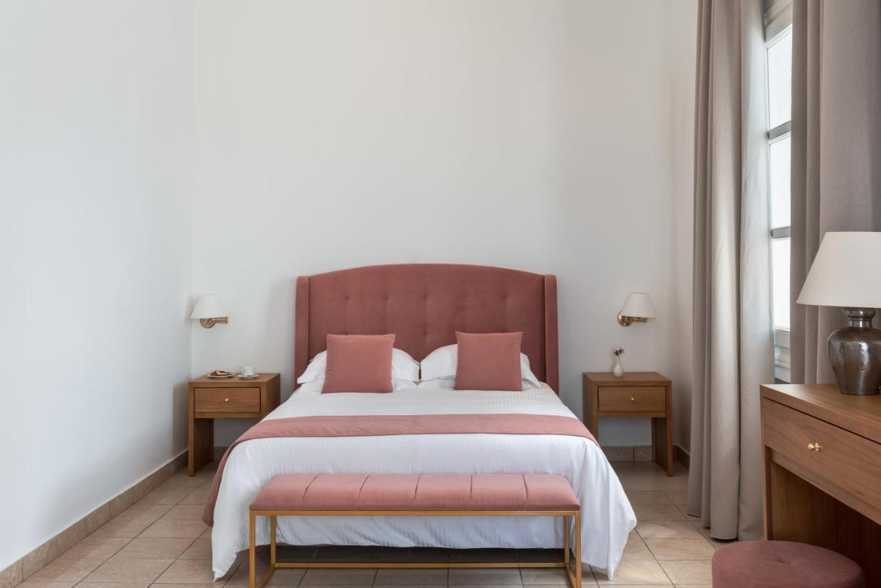 Classic Matrimoniale/Doppia con Letti Singoli con Balcone e Vista Laterale Caldera