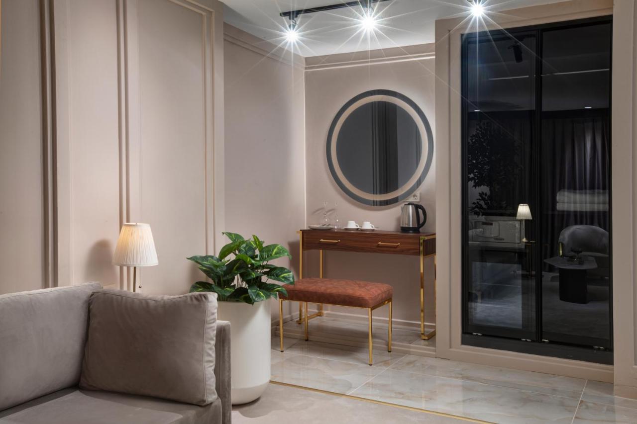Executive Junior Suite Bathtub & Fireplace