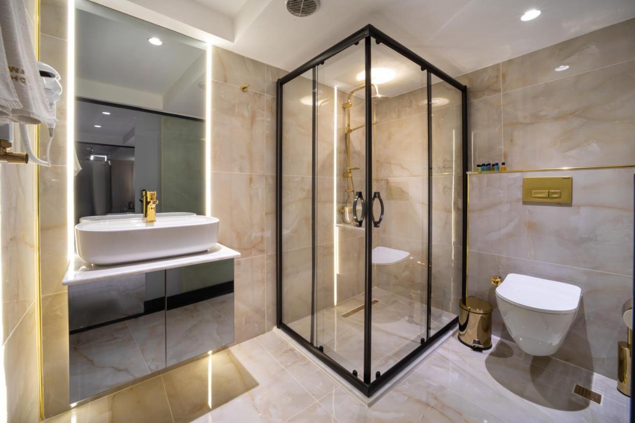 Executive Junior Suite Bathtub & Fireplace