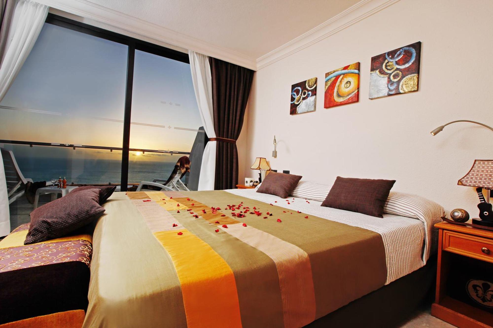Two-Bedroom Apartment (6 Adults) with Sea View,960901258:JPEG