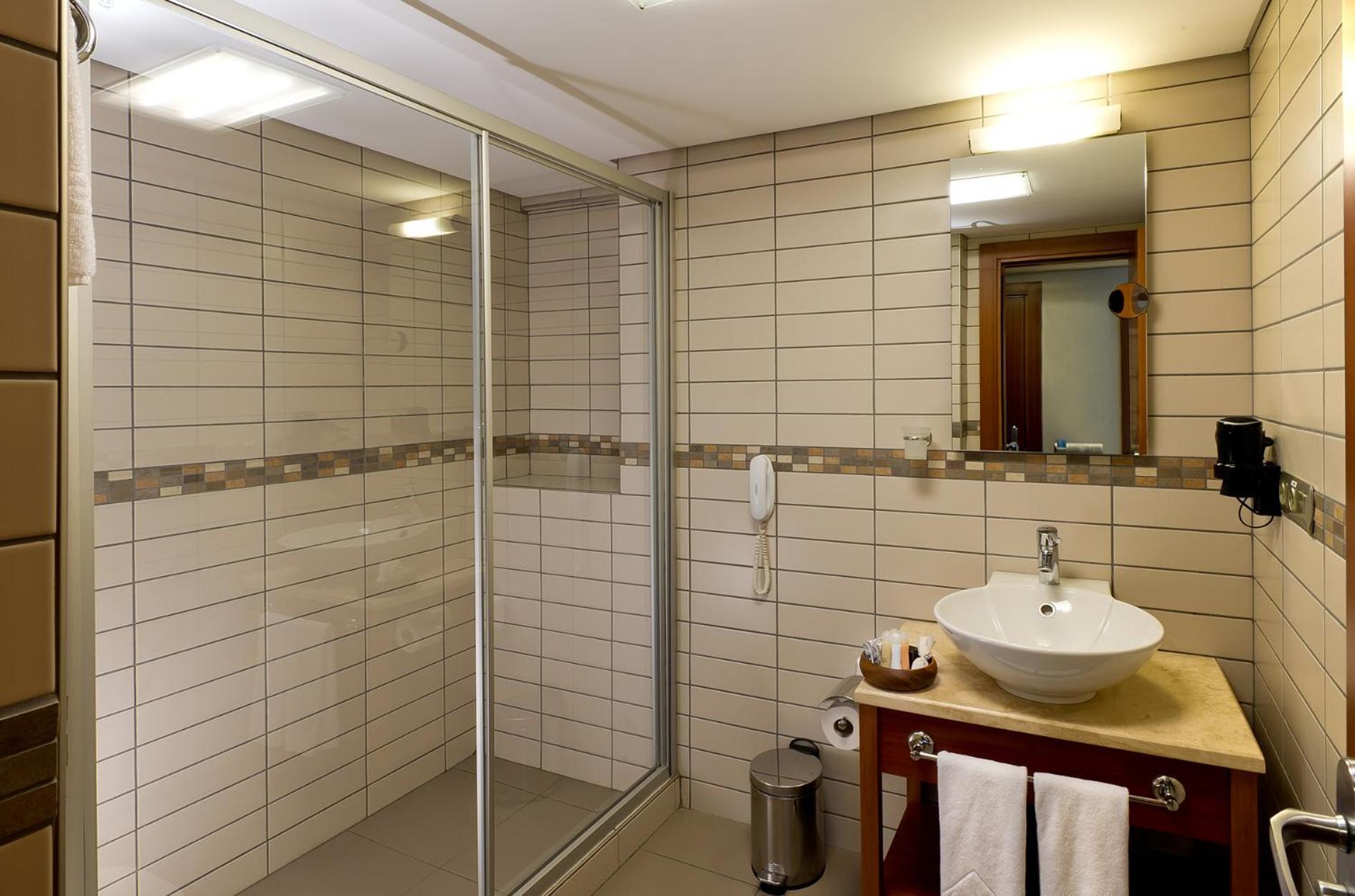 Quarto com Cama de Casal ou 2 de Solteiro e Vista da Cidade