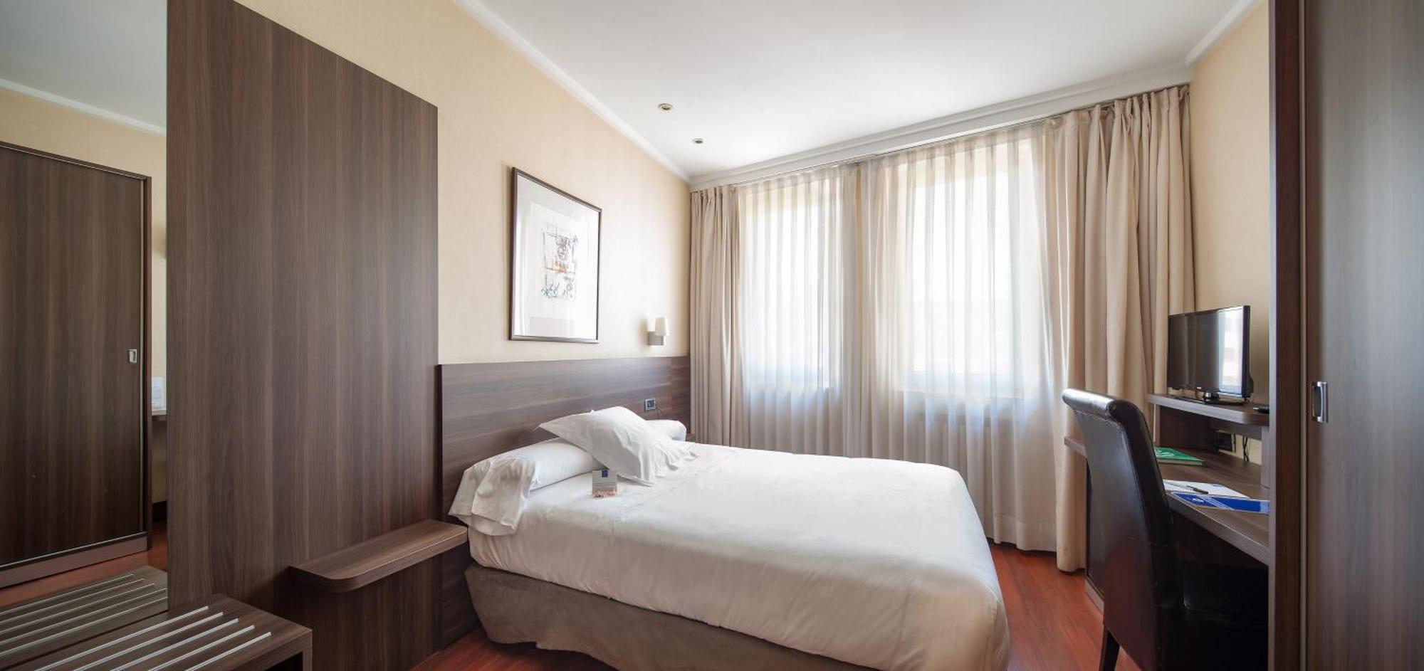 Budget Double Room,1266047731:JPEG