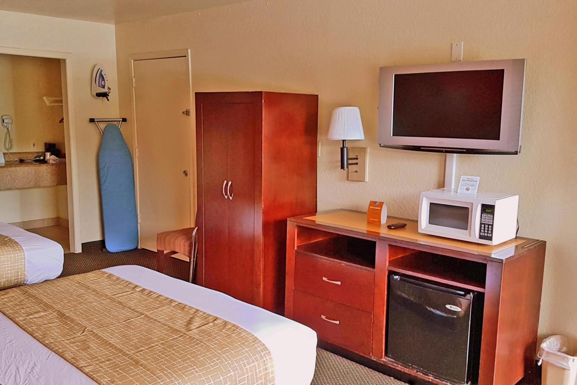 Queen Room Two Queen Beds Non-Smoking