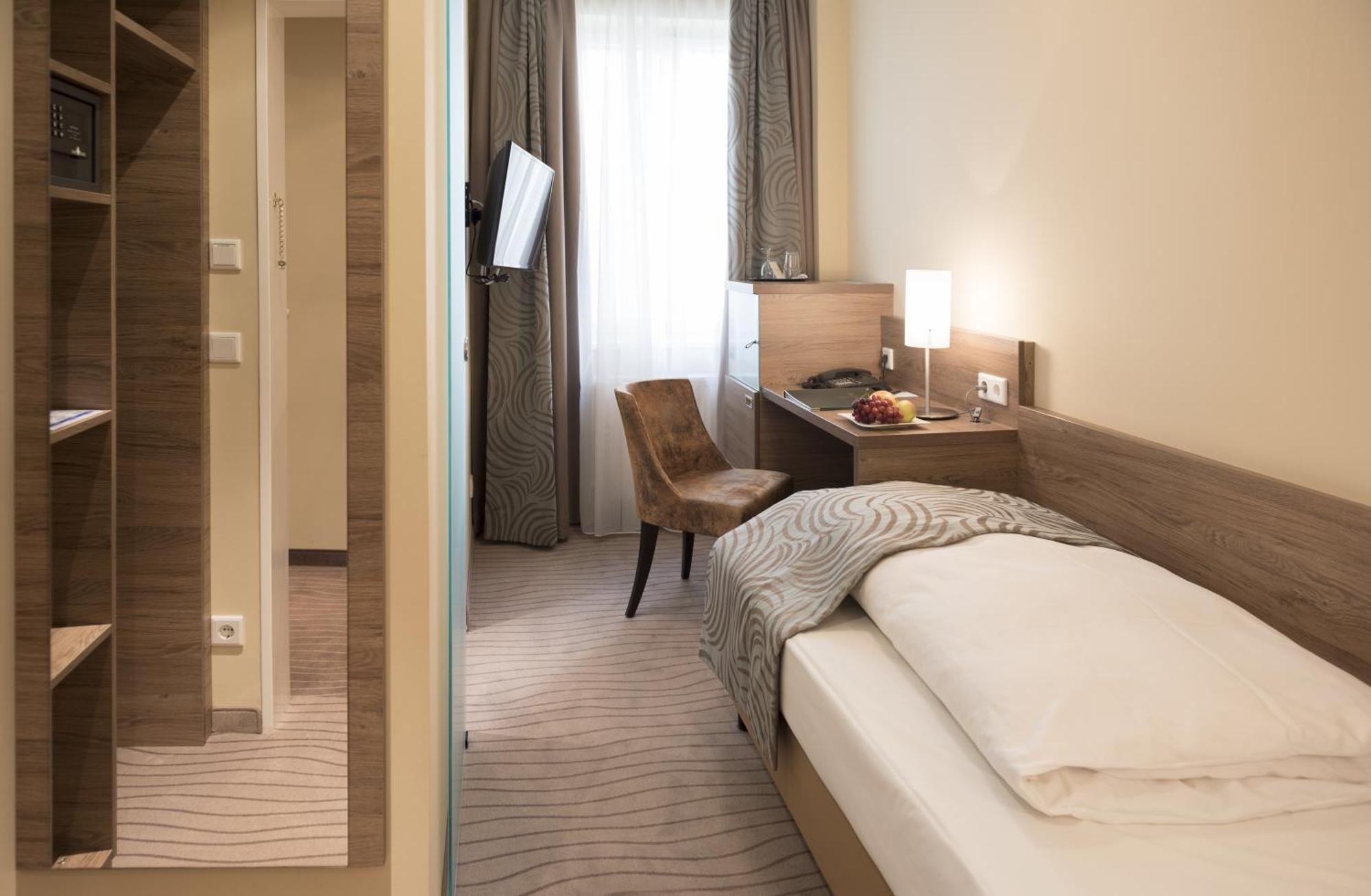 Single Room with Air Conditioning,1588045514:JPEG