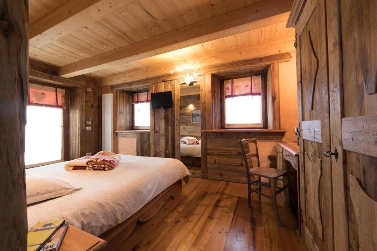 Double or Twin Room Private Bathroom