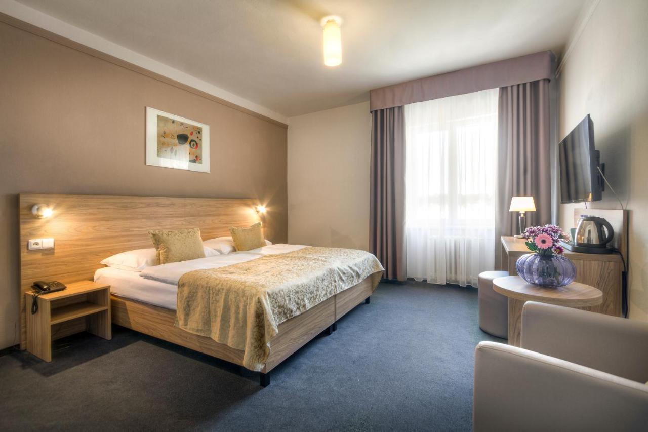 Superior Double or Twin Room with Air Conditioning,1433786797:JPEG