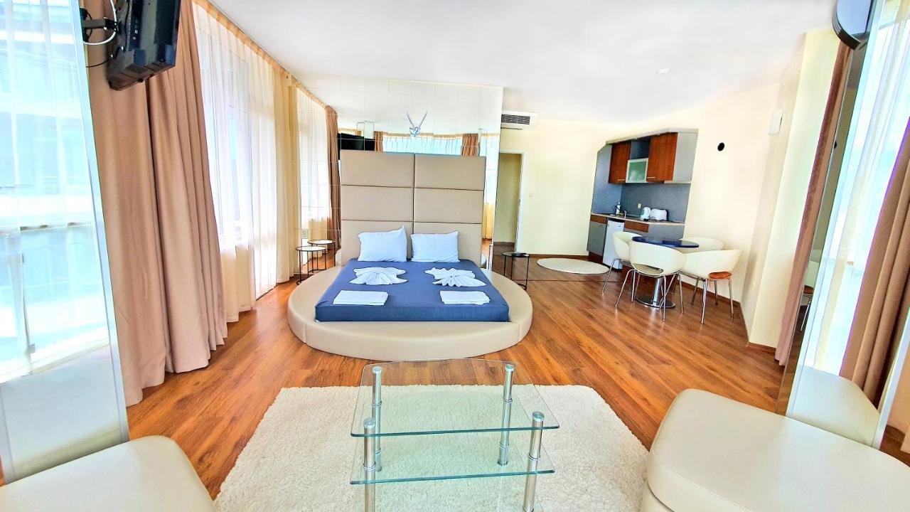 Deluxe Apartment One-Bedroom