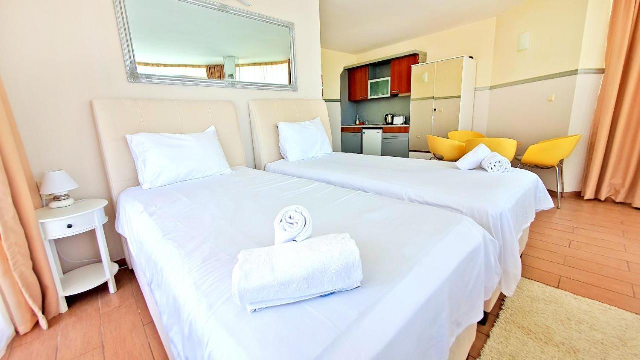Deluxe Apartment One-Bedroom