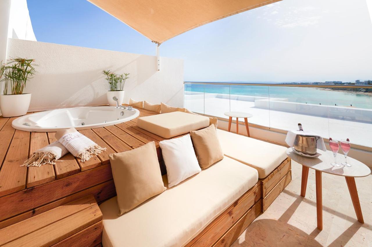 Suite Sea View Double Whirlpool Bath on an outdoor sea view terrace