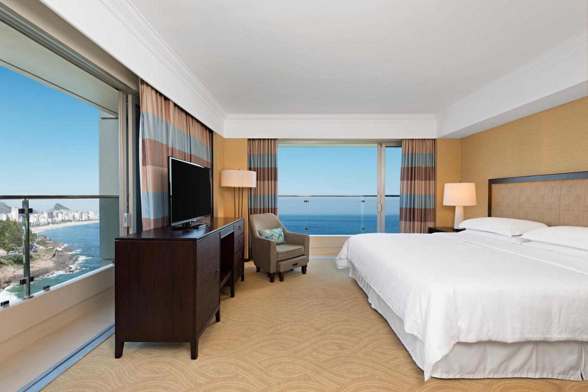 Club Suite, Club level, Suite, 1 King, Ocean Front view