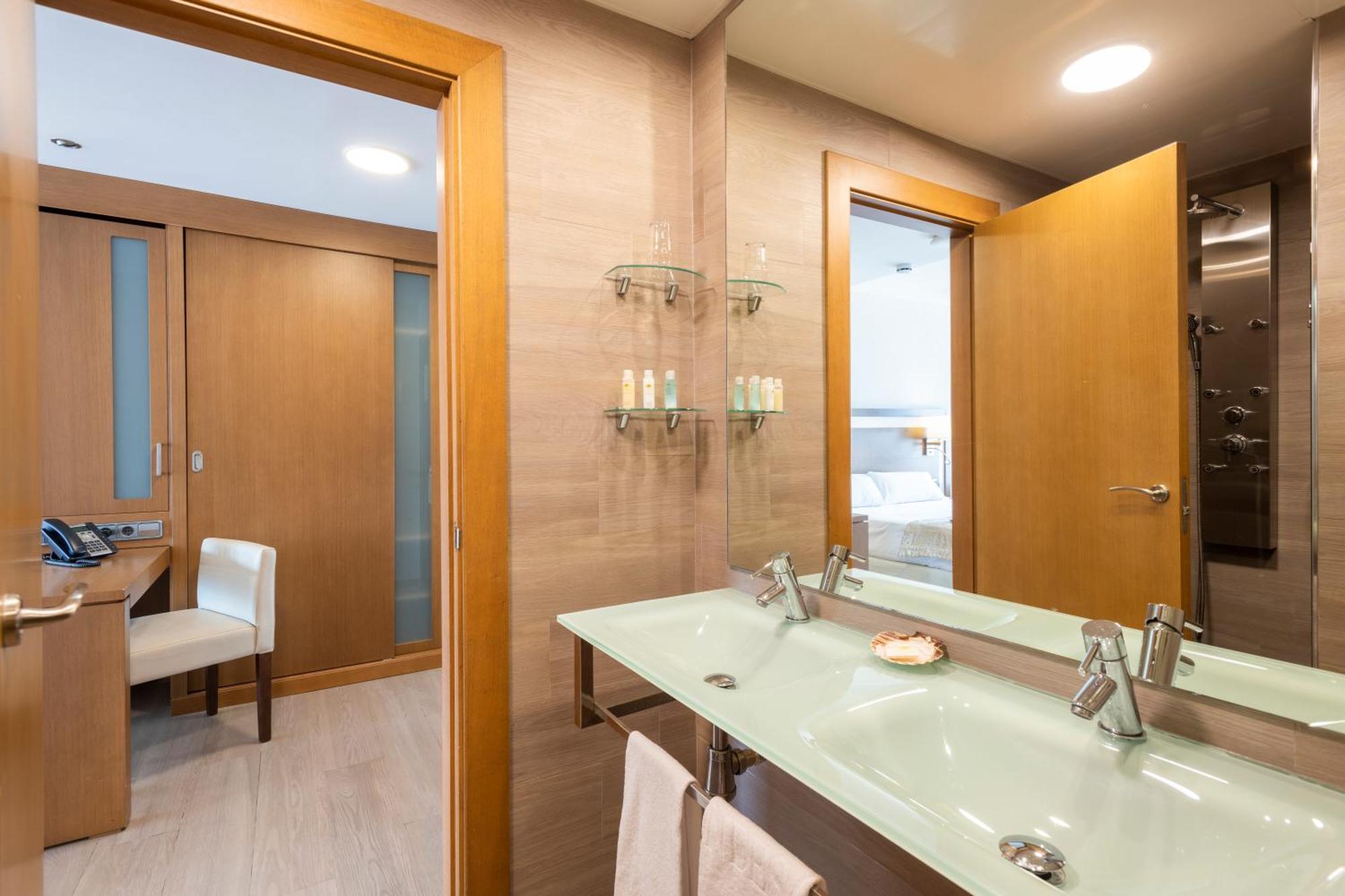 Junior Suite Side Sea View