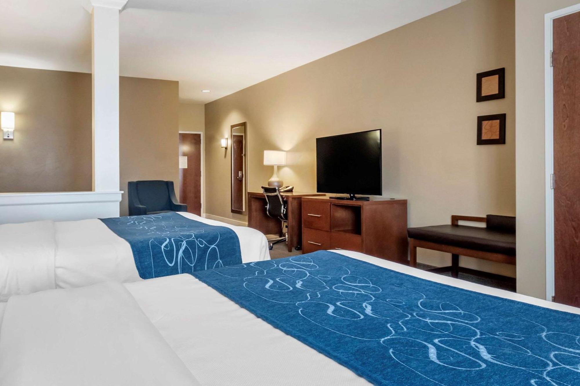 One Room Suite Two Queen Beds Mountain View Non Smoking