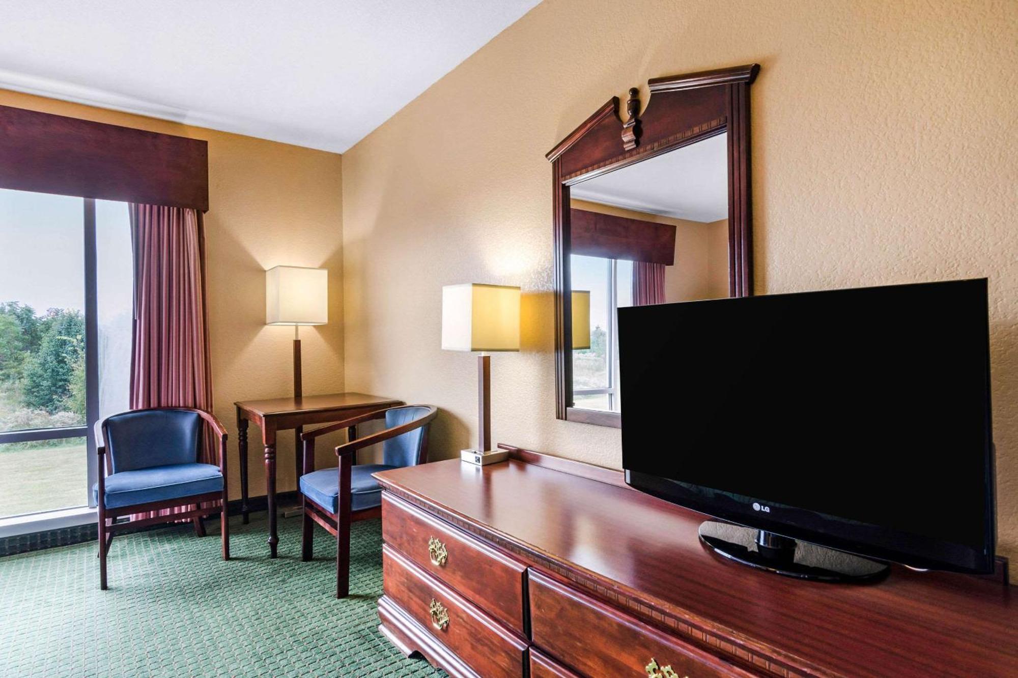 Queen Room Two Queen Beds Non-Smoking