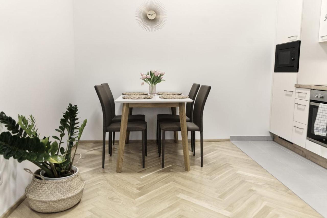 Apartment mit Balkon