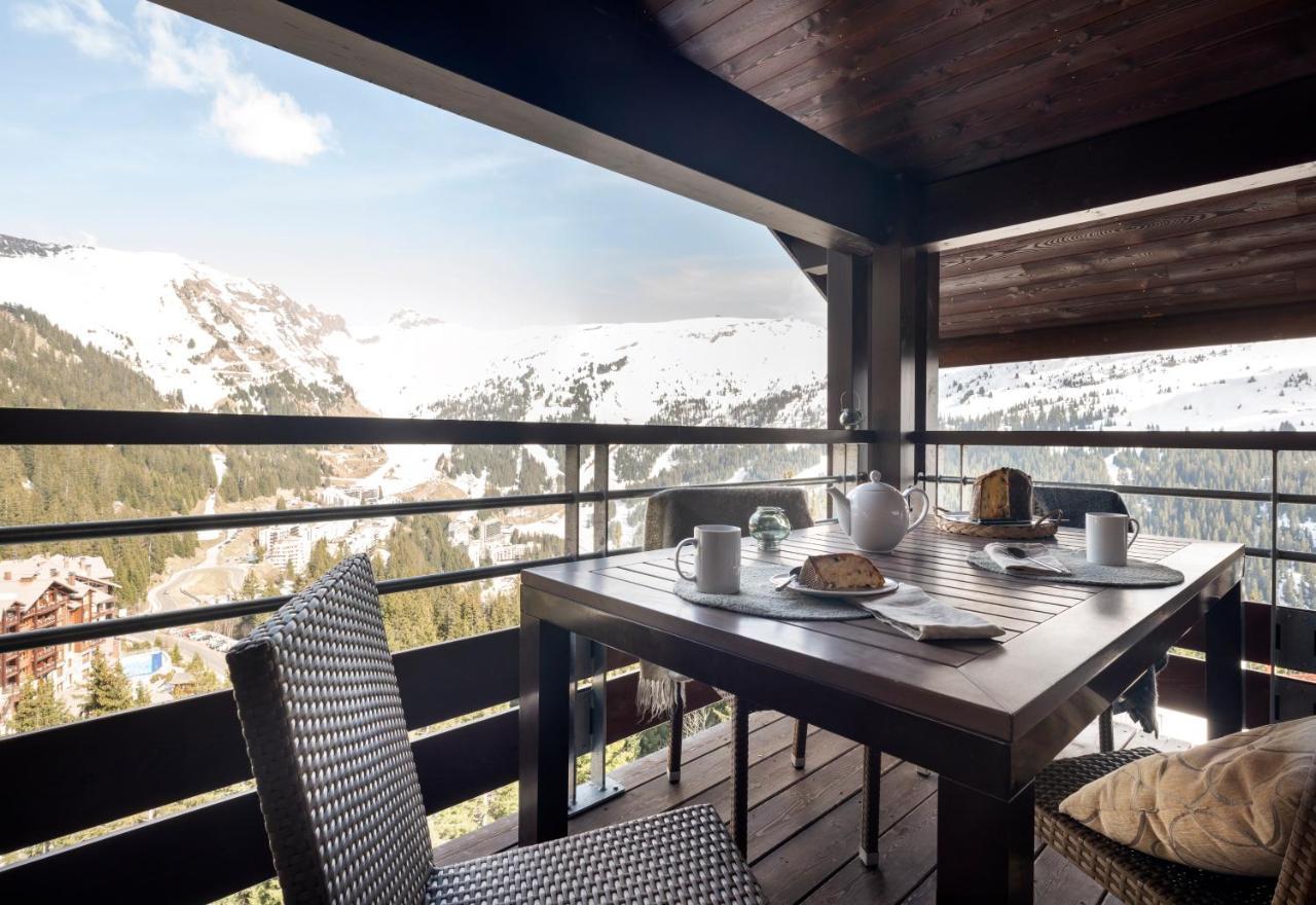 Three-Bedroom Apartment Balcony Mountain View
