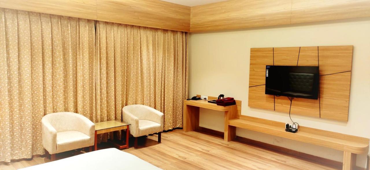 Executive Suite 300 meter from Temple