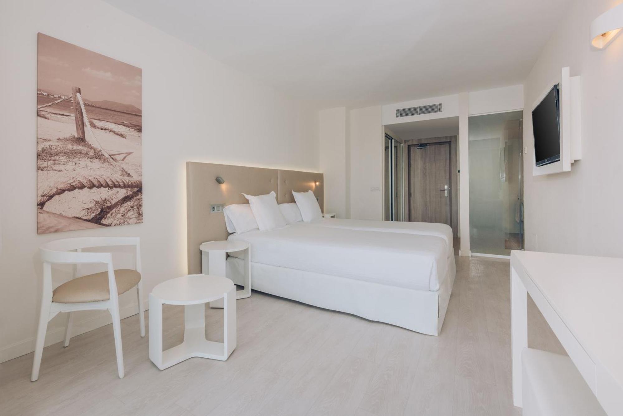 Double or Twin Room Garden View