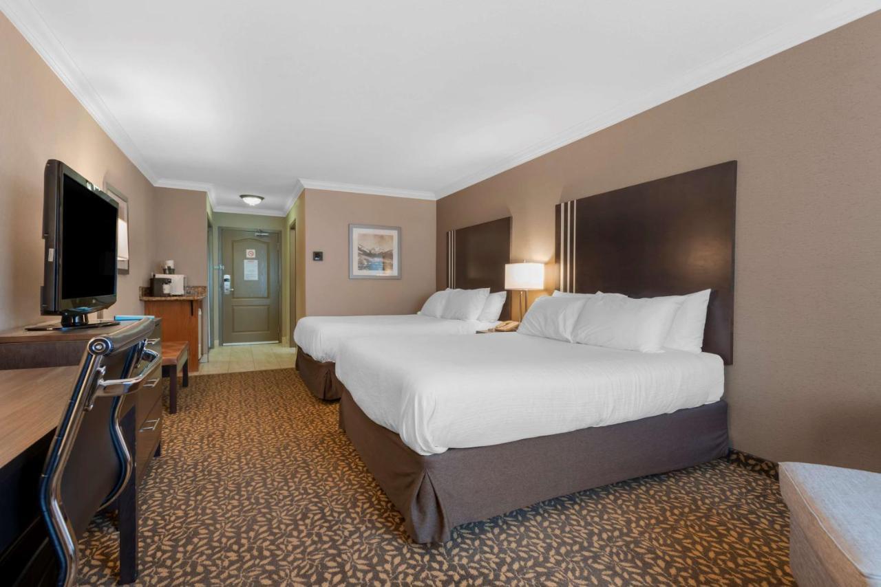 Queen Room with Two Queen Beds - Non-Smoking