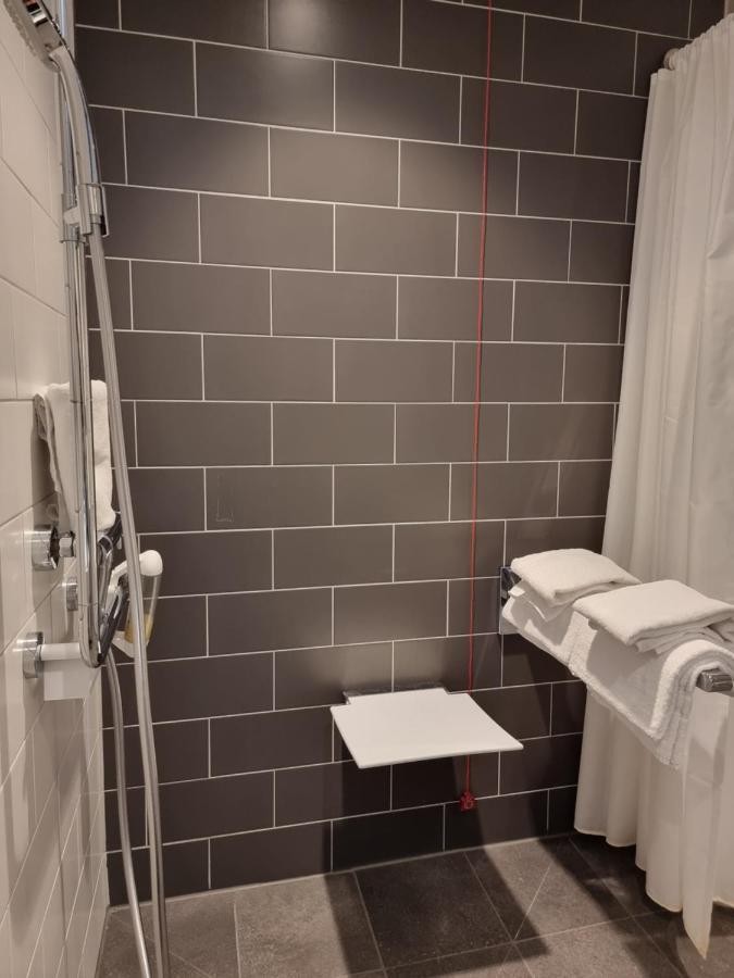 Standard Queen Room - Accessible,1458341920:JPEG