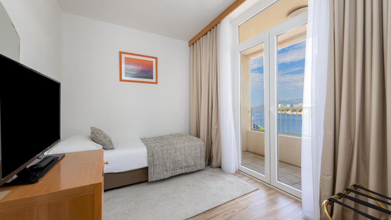 Camera Tripla con Balcone e Vista Mare