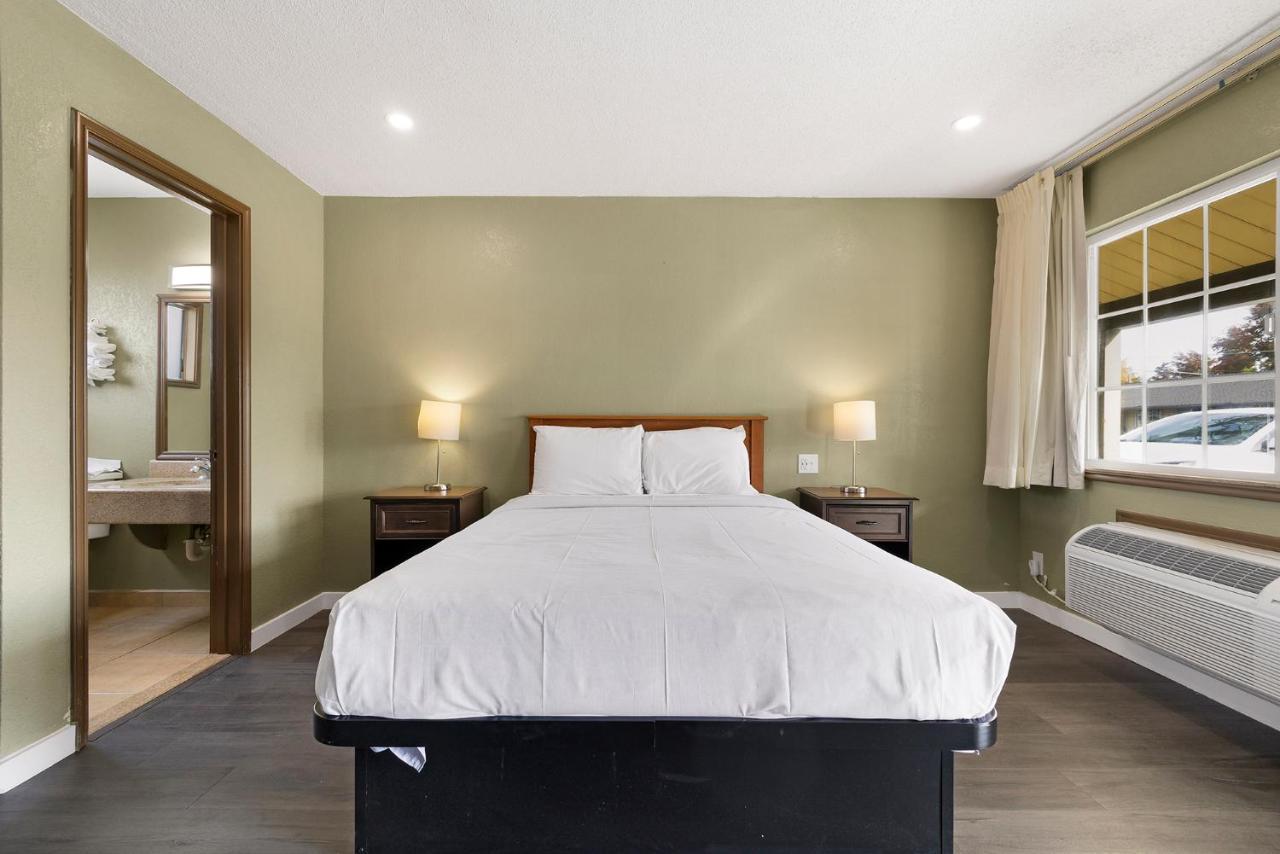 Queen Room,1338731648:JPEG