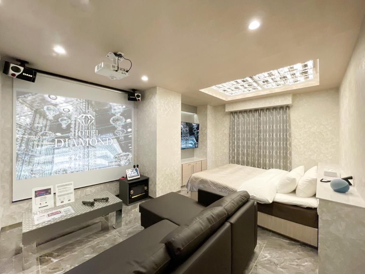 Zimmer mit Kingsize-Bett